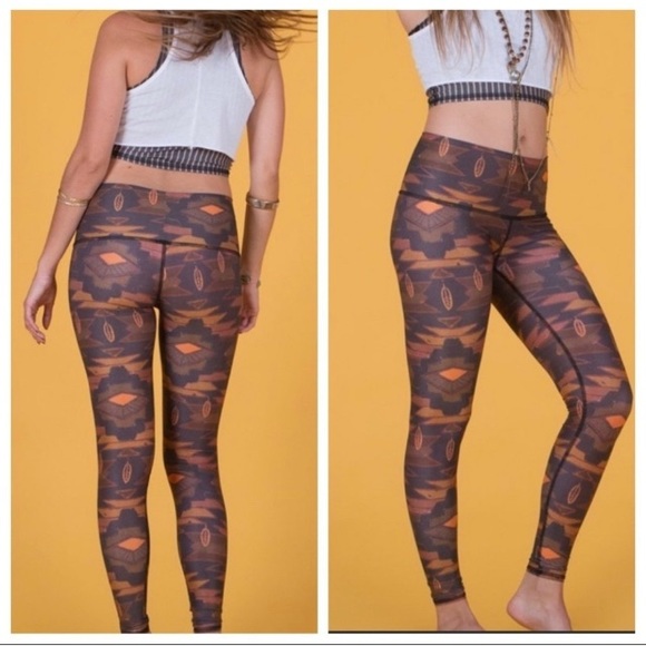 Rare TEEKI Southern Cross Harvest Tribal Feather Leggings Hot Pants - Picture 3 of 11